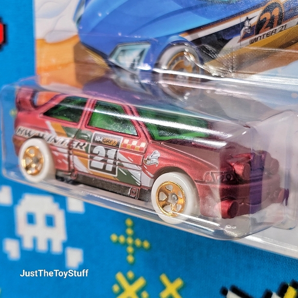 Ford Escort (Red) - HW Winter - Hot Wheels Basic (2021) W3099 3/5 NOC 1:64 - Picture 5 of 6